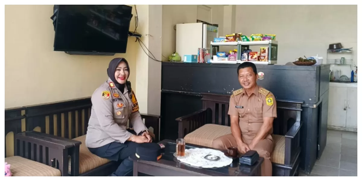 Kapolsek Megamendung AKP Desi Triana, melakukan silaturahmi dengan Camat Megamendung di Kantor Kecamatan Megamendung, Kabupaten Bogor. (Realitasonline.id/Dok)