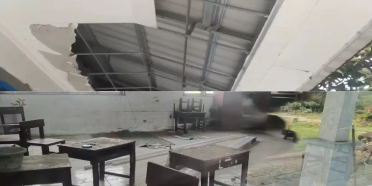 Kondisi asbes dan mobiler di SDN yang berserakan karena rehab terbengkalai. (Realitas online.id/zul)