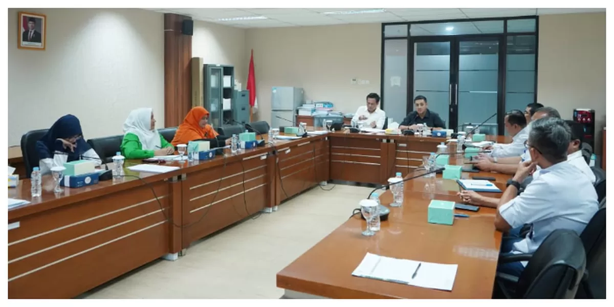 Komisi II DPRD Kota Bogor menggelar rapat kerja bersama Perumda Pasar Pakuan dan Bank Kota Bogor membahas rencana kerja dan anggaran BUMD tahun 2026. (Realitasonline.id/Dok)