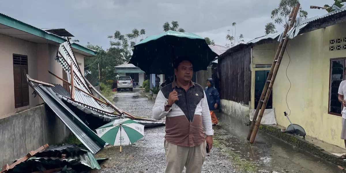 Kepala BPBD Taput Budiman Gultom turun ke lokasi bencana.(Ist)