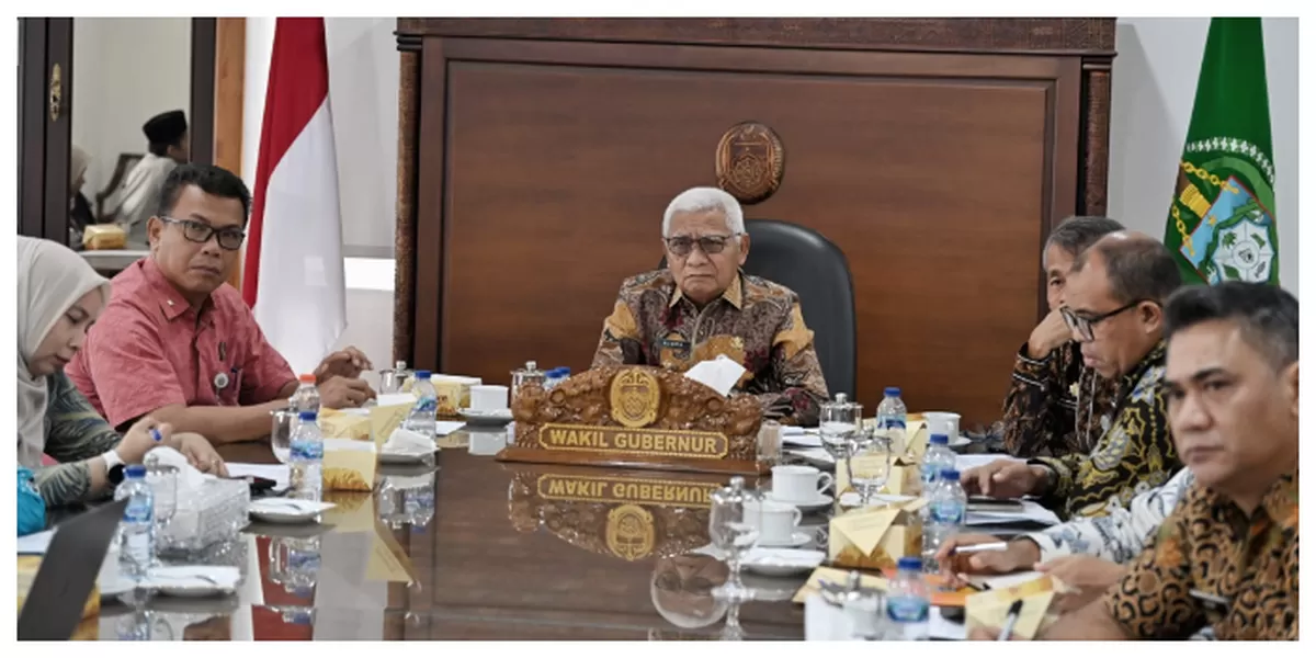 Wagub Sumut Surya ikuti zoom meeting Rapat Koordinasi Pengecekan Indikator Pemulihan Pemerintahan dan Kemasyarakatan  Pascabencana di Sumatera Utara bersama Mendagri Tito Karnavian. (Realitasonline.id/Kominfo Sumut/Munawar Harahap)