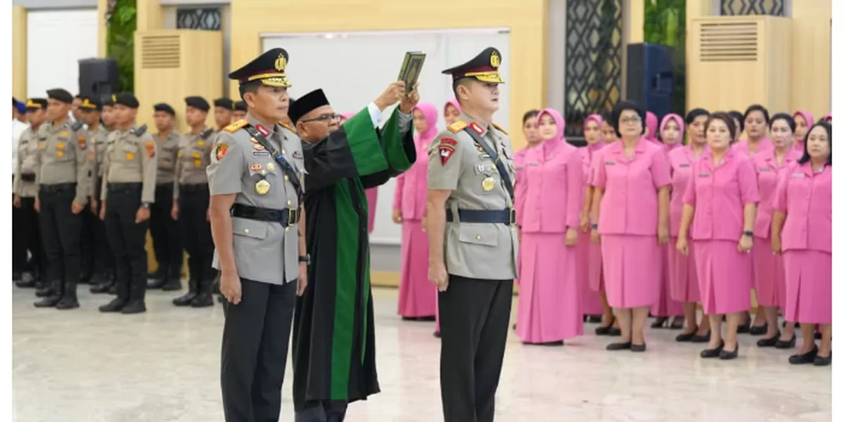Sertijab Wakapolda Sumut. Brigjen Pol.Rony Samtana digantikan Brigjen Pol.Sony Irawan.  (Realitasonline.id/Dok)