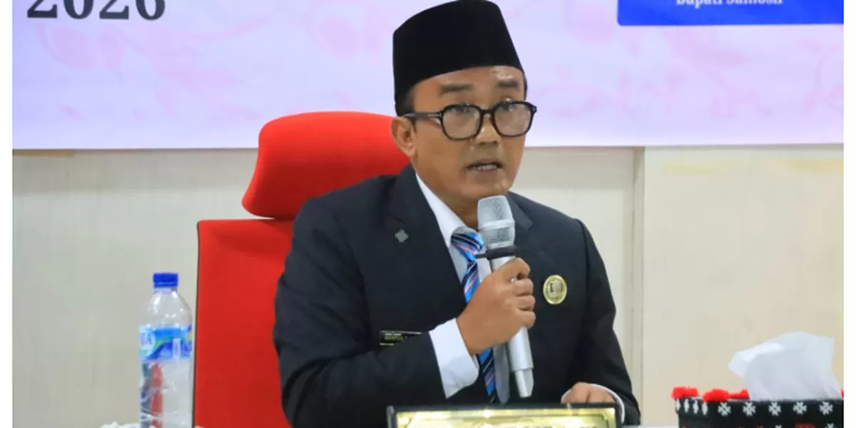 Wabub Samosir Ariston Sidauruk saat memberikan arahannya  (Realitasonline.id/Nas)