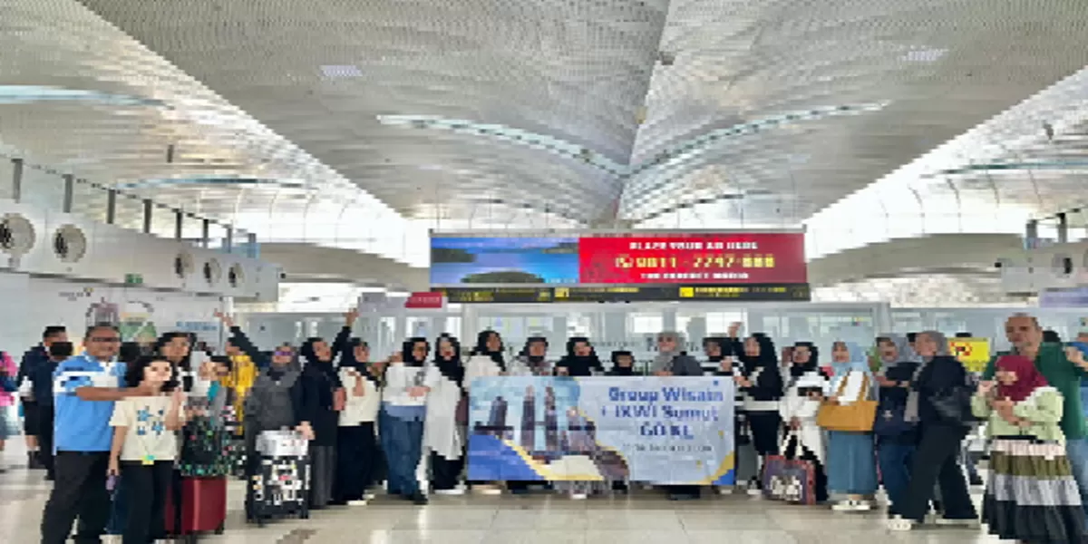 Rombongan wisata IKWI Sumut saat di Bandara Internasional Kualanamu Medan Deliserdang (Realitas online.id/mis)