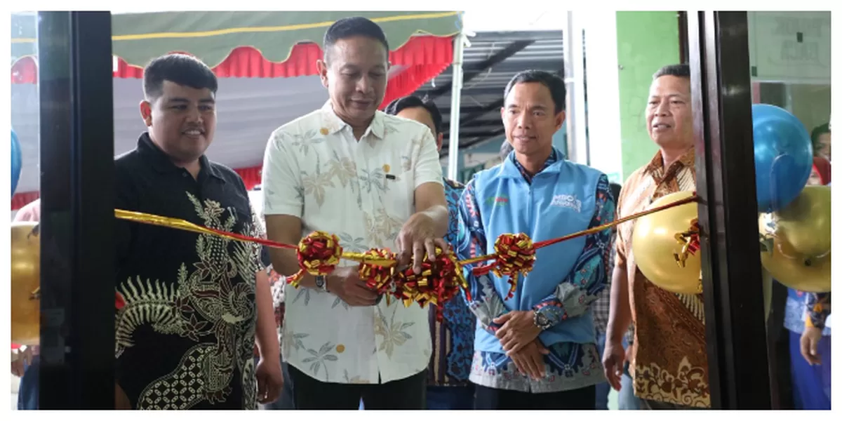 Keterangan Foto : Wali Kota Malang Wahyu Hidayat meresmikan Gerai Koperasi Kelurahan Merah Putih (KKMP) Bunulrejo Berkolaborasi (Realitasonline.id / Deni)