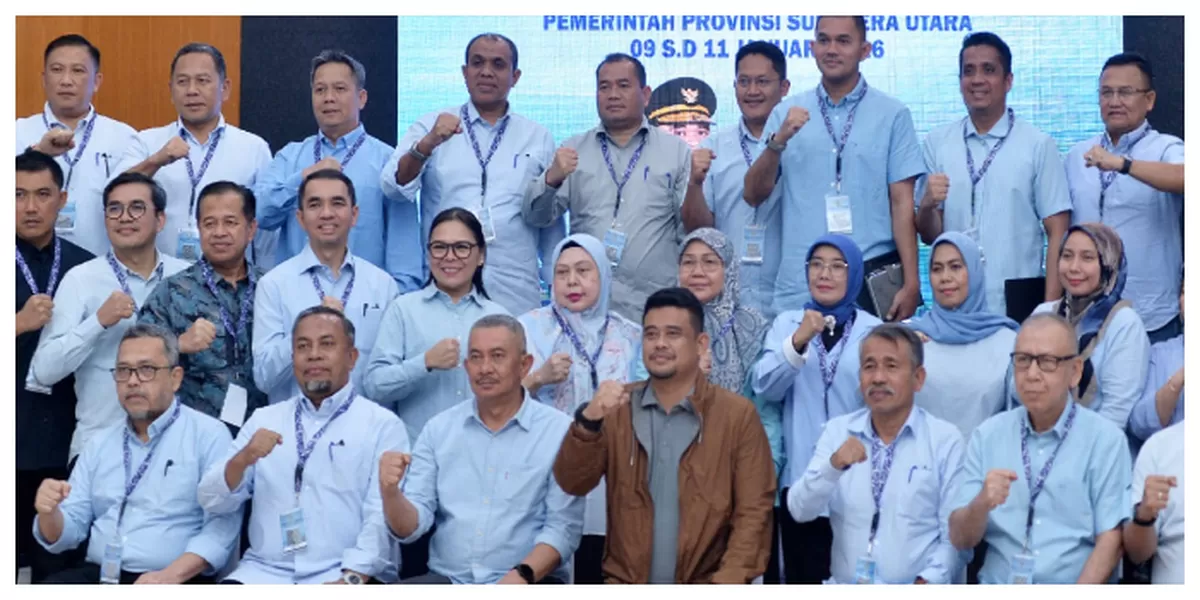 Gubernur Sumut Bobby Nasution memberikan arahan dan bimbingan sekaligus menutup Pertemuan Forum Strategis dengan seluruh pimpinan OPD Pemprov Sumut di Aula Mess Pora-pora Parapat Simalungun, Minggu malam (11/1/2026).  (Realitasonline.id/Alexander AP Siahaan/Kominfo Sumut)