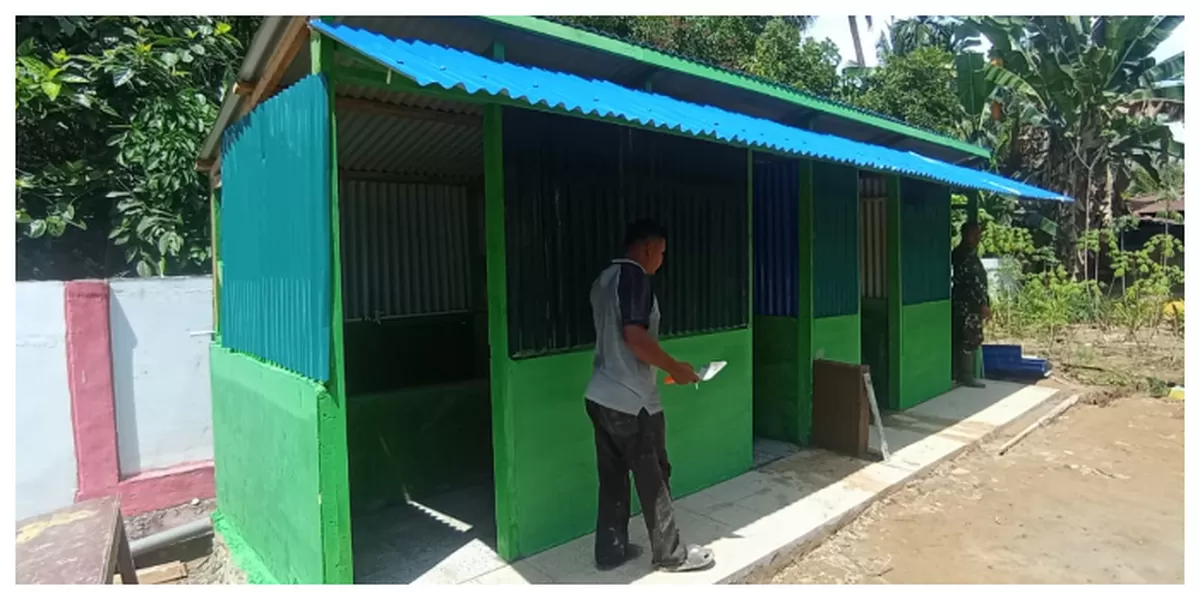 Koramil 01/Batang Toru Kodim 0212/TS Bangun MCK di Desa Aek Ngadol Tapsel. (Realitasonline Id/Pendam I/BB/Ogek Tanjung)