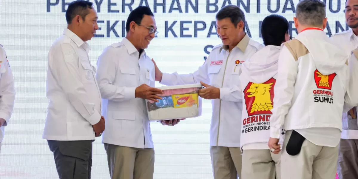 Bupati Tapsel H. Gus Irawan Pasaribu, saat menghadiri Dialog Nasional serta kegiatan Penanaman Pohon Aren dan Pembagian Bibit Pohon yang digelar di Gedung Raja Pontas Lumban Tobing, Pearaja, Tarutung, Kabupaten Tapanuli Utara, Minggu (11/1/2026). (Foto : Realitasonline / Ist)