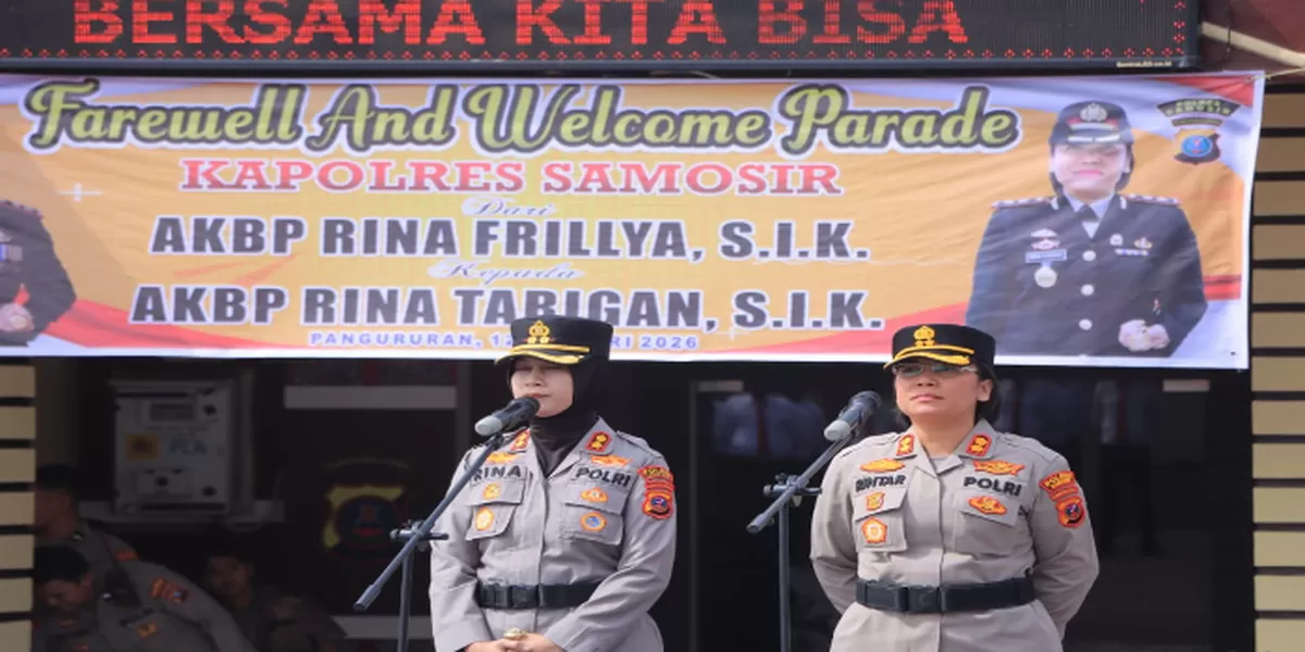 Kapolres lama AKBP Rina Frillya kepada Kapolres baru AKBP Rina Sry Nirwana Tarigan saat  memimpin apel pergantian kepemimpinan   (Realitas online.id/Nas)