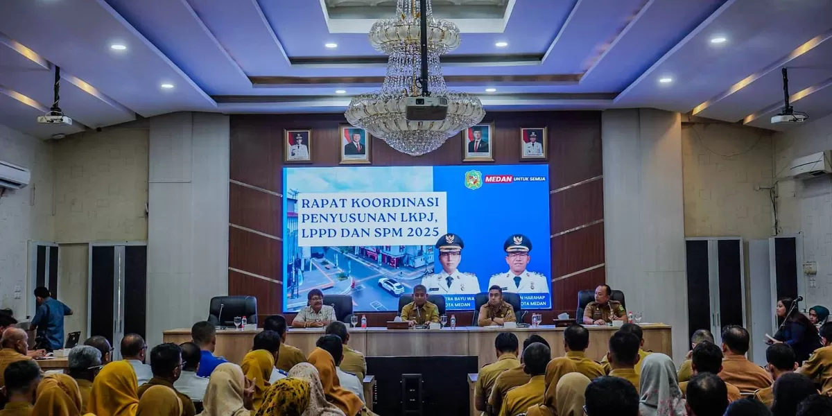 Sekda Kota Medan Wiriya Alrahman pimpin Rakor Penyusunan LKPJ, LPPD dan LPSPM tahun 2025, Selasa (13/1/2026).