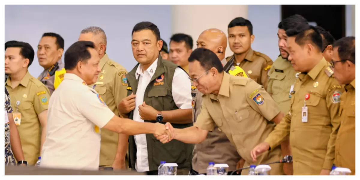 Keterangan gambar : Rakor Bupati Tapsel H. Gus Irawan Pasaribu saat menghadiri Rakor Percepatan Rehabilitasi dan Rekonstruksi Pasca bencana yang digelar di Kantor Gubernur Sumatera Utara, Medan, Senin (12/1/2026). (Foto : Realitasonline / Ist)