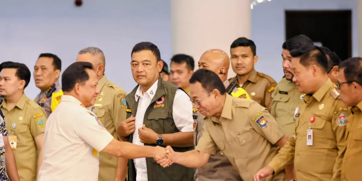 Bupati Tapsel H. Gus Irawan Pasaribu saat menghadiri Rakor Percepatan Rehabilitasi dan Rekonstruksi Pasca bencana yang digelar di Kantor Gubernur Sumatera Utara, Medan, Senin (12/1/2026). (Foto : Realitasonline / Ist)