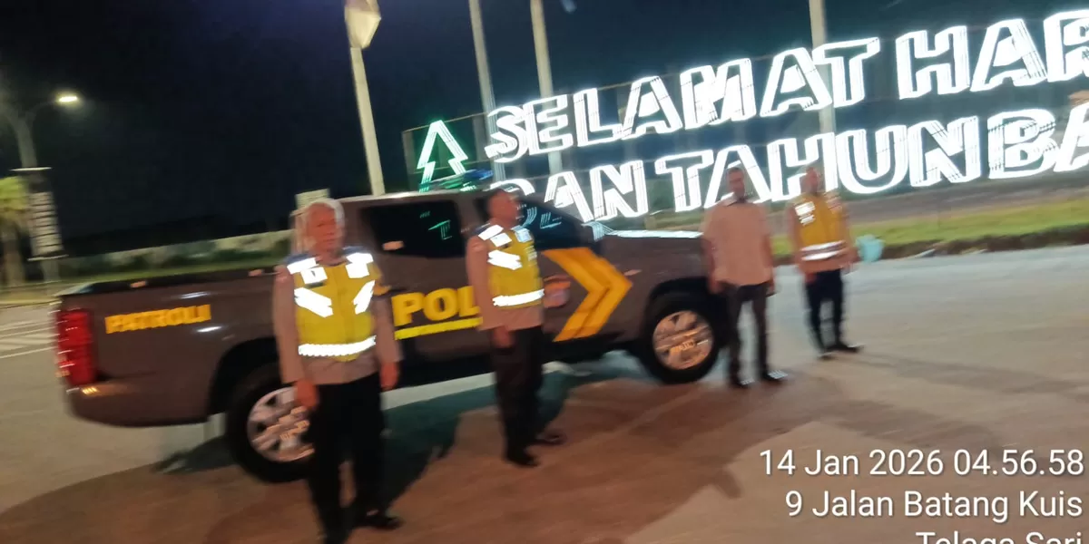 Personil Polsekta tamora jajaran Polresta Deli Serdang sedang melakukan patroli guna mewujudkan Kamtibmas yang kondusif