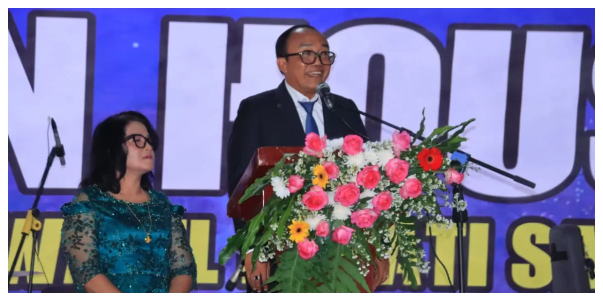 Wabup. Samosir  Ariston Sidauruk ketika menyampaikan kata sambutan pada open house   (Realitasonline.id/nas)