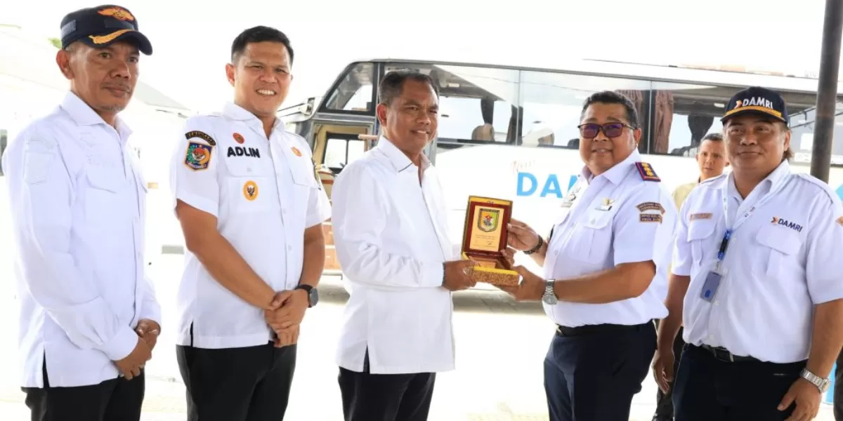 Bupati Darma Wijaya menyampaikan bahwa kehadiran angkutan perintis DAMRI merupakan jawaban atas kebutuhan masyarakat 