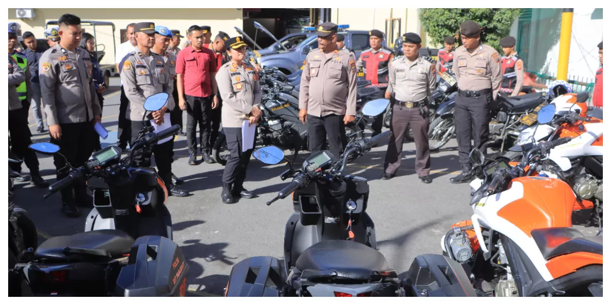 Kapolres Samosir  AKBP Rina Sry Nirwana, S.I.K., melakukan pengecekan kendaraan dinas operasional dan senjata api  (Realitasonline.id/nas)