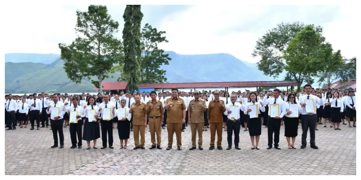 sebanyak 803 Pegawai Pemerintah dengan Perjanjian Kerja (PPPK) Paruh Waktu resmi menerima Surat Keputusan (SK) diserahkan Bupati Samosir (Realitasonline.id/nas)
