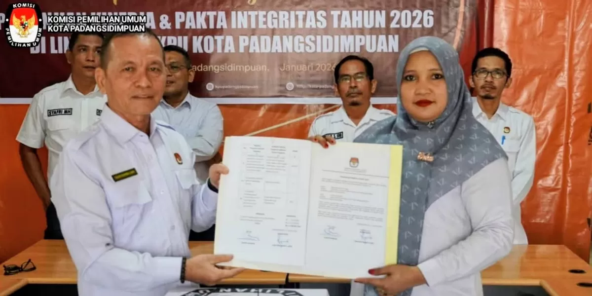 Komisi Pemilihan Umum (KPU) Kota Padangsidimpuan melaksanakan Penandatanganan Perjanjian Kinerja dan Pakta Integritas di lingkungan KPU Kota Padangsidimpuan Tahun 2026, bertempat di Aula Kantor KPU Kota Padangsidimpuan, Senin (19/1/2026). (Foto : Realitasonline / Riswandy)