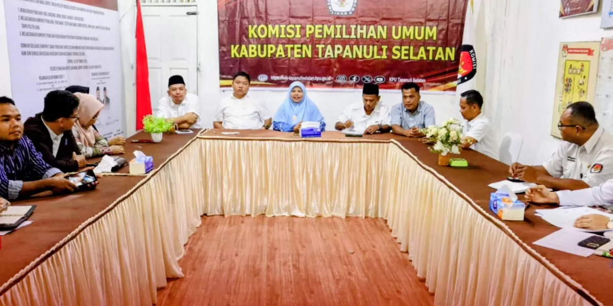 KPU Kabupaten Tapsel, menerima kunjungan audiensi dari FISIP UMTS, berlangsung di aula Kantor KPU Kabupaten Tapsel Desa Situmba Sipirok, Senin (19/1/2026).(Foto : Realitasonline / Riswandy)