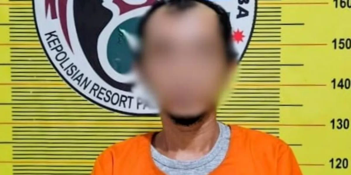 Pelaku kepemilikan narkoba jenis sabu yang ditangkap personil Satres Narkoba Polres Padangsidimpuan, Jumat (16/1/2026) dini hari. (Foto : Realitasonline / Riswandy)