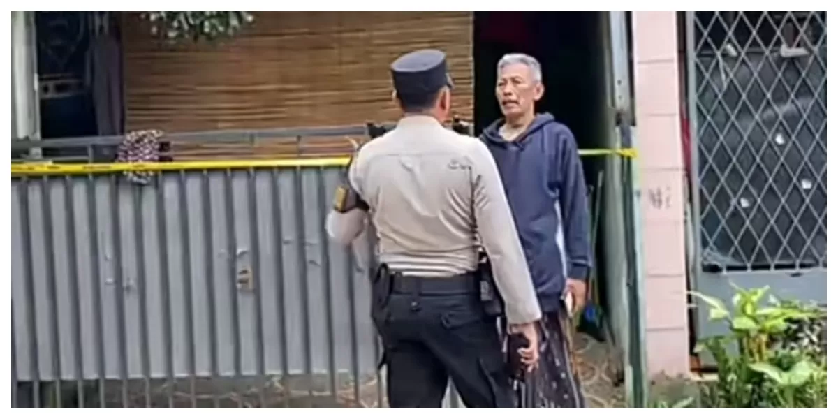 Petugas kepolisian melakukan olah tempat kejadian perkara kasus dugaan pembunuhan seorang istri oleh suaminya di Perumahan Ambar Regency, Desa Nagrak, Kecamatan Sukaraja, Kabupaten Bogor. (Realitasonline.id/Dok)