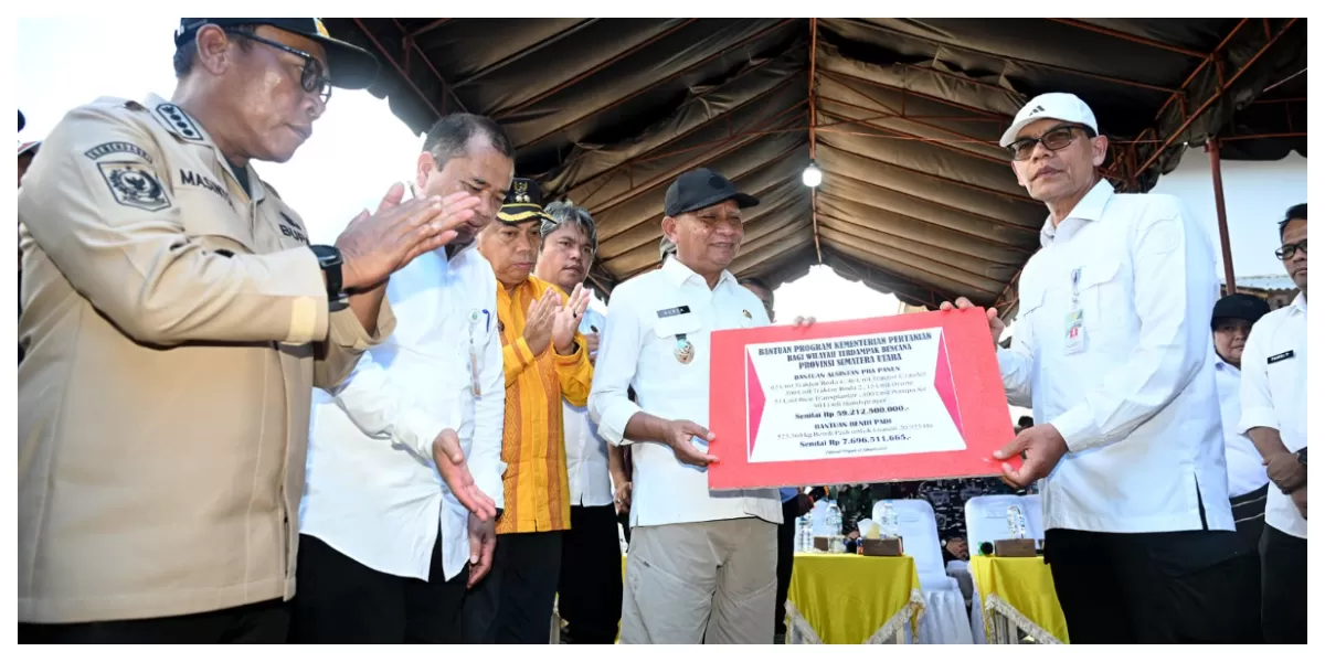 Wagub Sumut Surya, Staf Ahli Mentan Ali Jamil, Bupati Tapteng Masinton Pasaribu, memimpin Groundbreaking Rehabilitasi Lahan Sawah Terdampak Bencana di Desa Sigotom Tukka Tapteng. (Realitasonline.id/Kominfo Sumut/Fahmi Aulia)