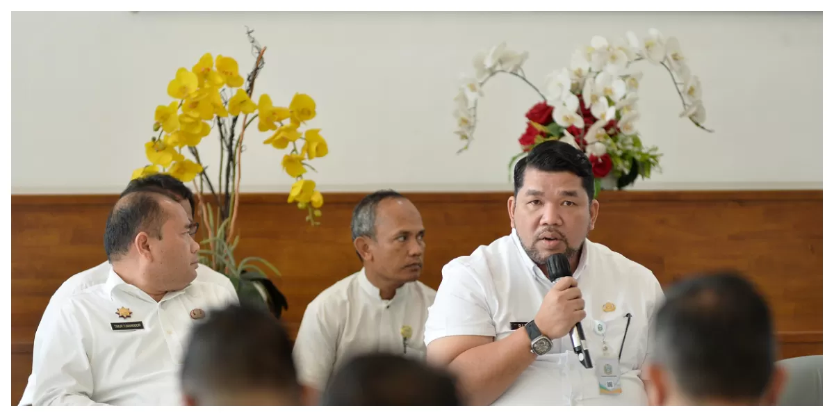 Kepala Badan Perencanaan Pembangunan, Penelitian, dan Pengembangan (BAPPELITBANG) Sumut Dikky Anugrah bersama sejumlah pimpinan OPD lainnya, pada temu pers di Lobby Dekranasda Sumut, Kantor Gubernur (Realitasonline.id/mis)