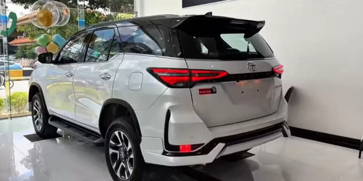 Toyota Fortuner Legender 2026 memiliki tampilan luar yang kuat dan elegan sekaligus modern. (Tangkapan Layar YouTube  CarShow Channel)
