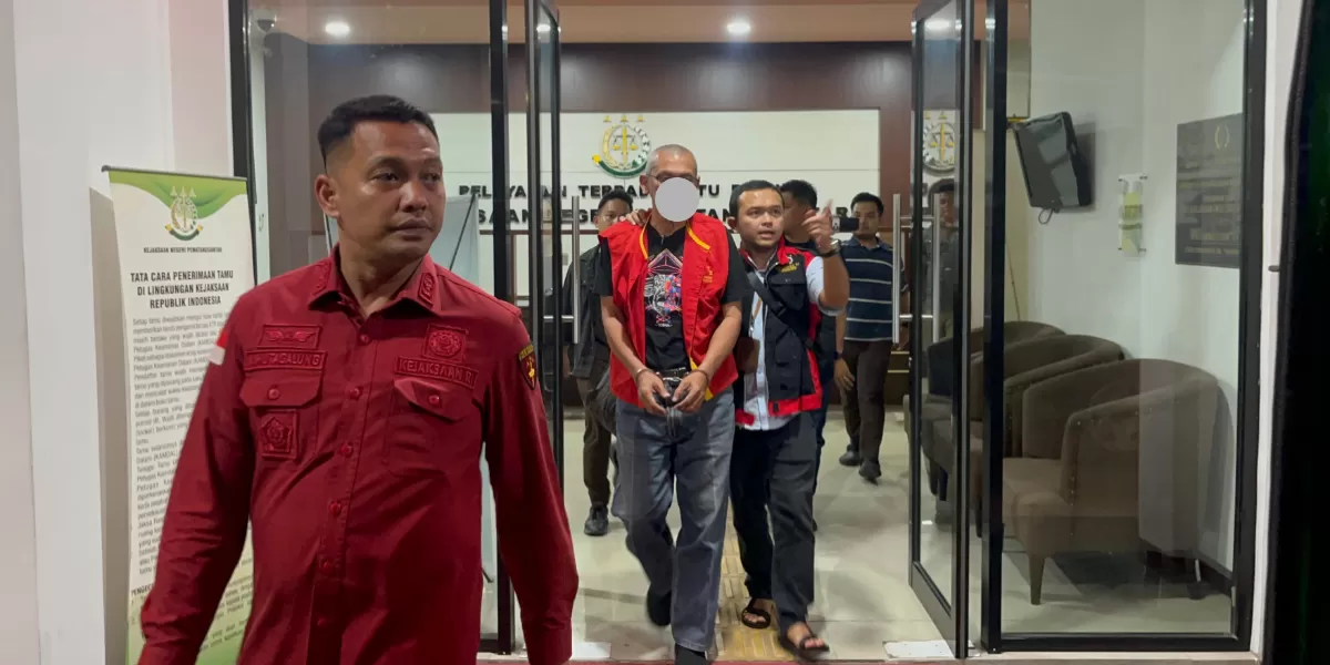 Tim Pidsus dipimpin Arga Hutagalung menangkap ES tersangka korupsi lahan Negara (Realitasonline.id/RH)