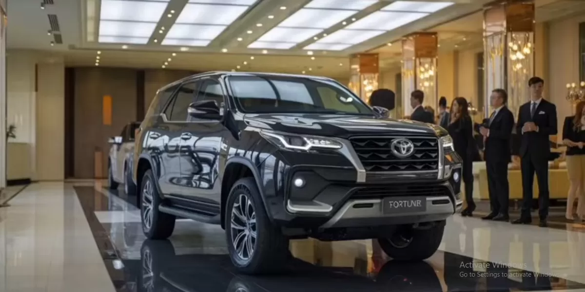  Toyota Fortuner generasi terbaru hadir sebagai SUV yang mencoba menjawab harapan pengguna akan kendaraan yang tidak hanya kuat di medan off-road tetapi juga nyaman dan efisien untuk penggunaan sehari-hari. (Tangkapan Layar YouTube Superb Automotive)