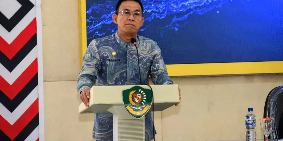 Buapti Tapsel H. Gus Irawan Pasaribu, beri sambutan pada sosialisasi Keuangan Penerapan CMS Transaksi Non Tunai bagi seluruh pengelola keuangan desa se-Kabupaten Tapsel, digelar di Aula Sarasi Lantai Tiga Kompleks Perkantoran Bupati Tapsel, Kamis (22/1/2026).(Foto : Realitasonline / Riswandy)