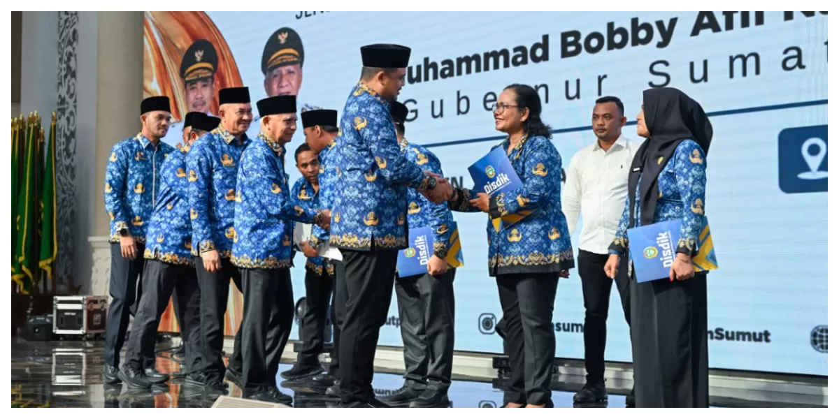Gubernur Sumut, Bobby Nasution menyerahkan SK Penugasan kepada 248 Kepala Sekolah untuk jenjang pendidikan SMA, SMK, SLB Negeri se Provinsi Sumatera Utara di Aula Raja Inal Siregar. (Realitasonline.id/Kominfo Sumut/Imam Syahputra)