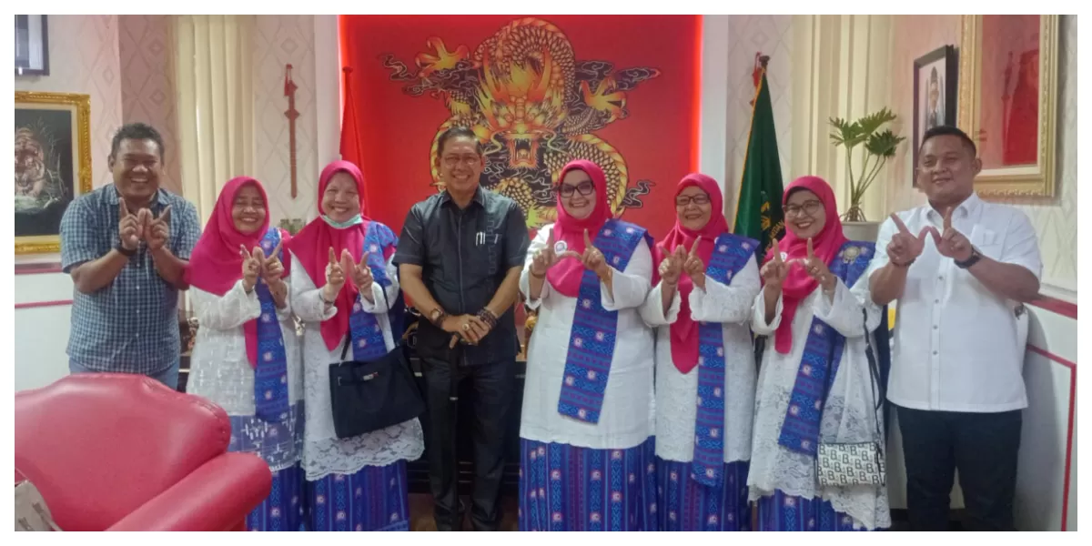 Ketua DPRD Medan Wong Chun Sen saat menerima kunjungan pengurus MTPI. (Realitasonline.id/Dok)