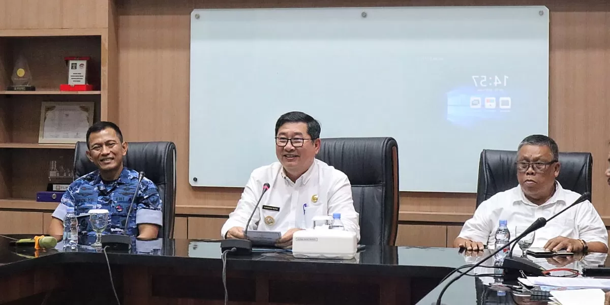 Bupati Beltim didampingi Wakil Bupati dan Forkopimda saat memimpin Rapat