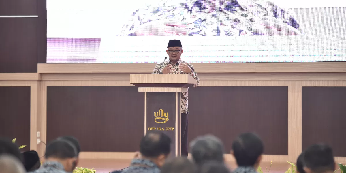 Mendikdasmen Abdul Mu&rsquo;ti saat memberikan penjelasan tentang AI di IKA Universitas Negeri Yogyakarta (UNY), Yogyakarta, Sabtu (24/1).  (Dokumen Realitas)