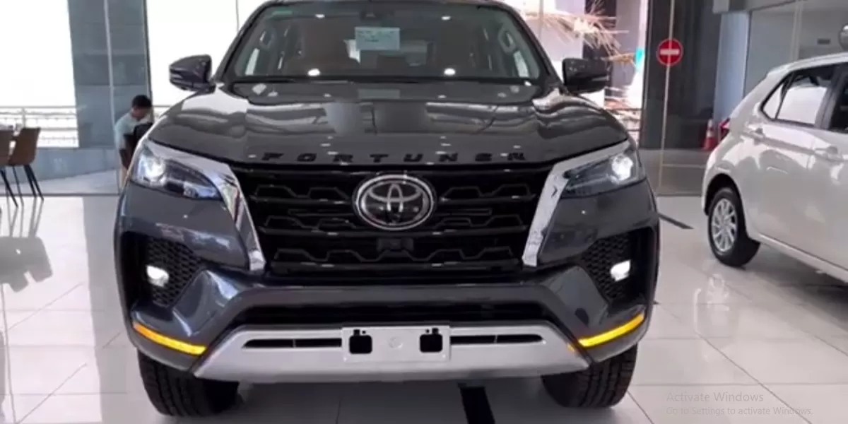 Toyota Fortuner 4x4 merupakan SUV besar yang memiliki tampilan eksterior tangguh sekaligus elegan. (Tangkapan Layar YouTube AutoShow TV)