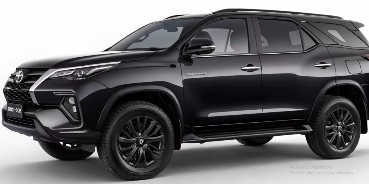 Toyota Fortuner 2026 adalah SUV tangguh yang dirancang untuk memenuhi kebutuhan petualangan dan kenyamanan keluarga modern. (Tangkapan Layar YouTube  Car Trend Reviews)