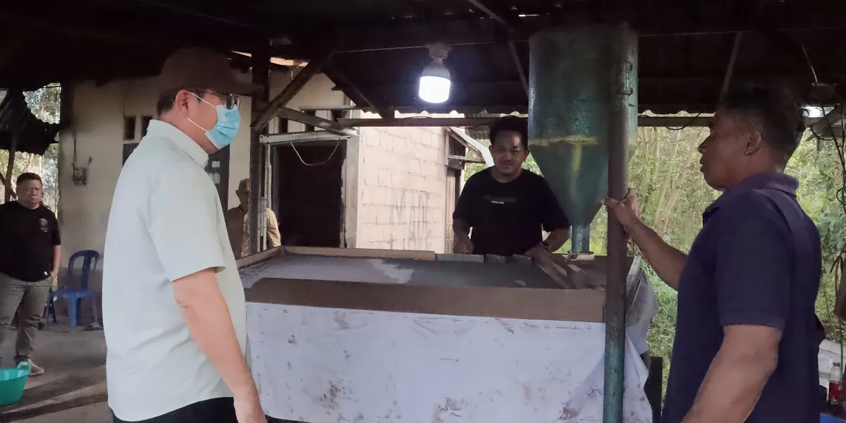 Bupati Belitung Timur Menghimbau Pemindahan Meja Goyang Saat Sidak di Kecamatan Gantung