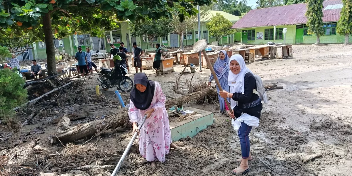 Ditengah pemulihan dampak banjir, KBM MAN I Tapteng berjalan normal.