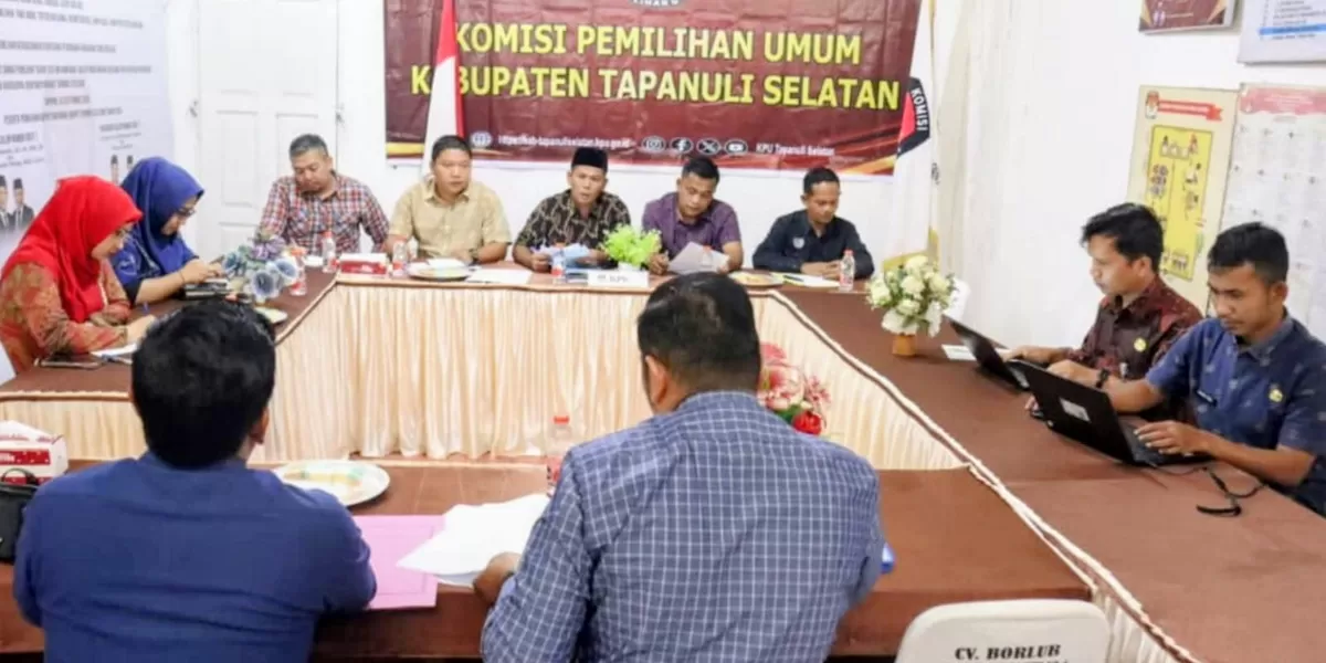 KPU Kabupaten Tapsel melakukan verifikasi dan klarifikasi PAW anggota DPRD Kabupaten Tapsel dari Partai NasDem. berlangsung di Aula Kantor KPU Kabupaten Tapsel.(Foto : Realitasonline / Riswandy)
