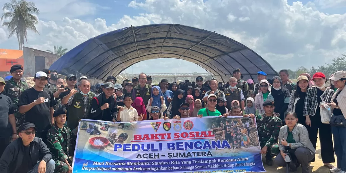 Rombongan bergerak secara konvoi menuju lokasi sasaran, yakni Masjid Al-Ikhsan dan Posko Logistik Kota Lintang. 