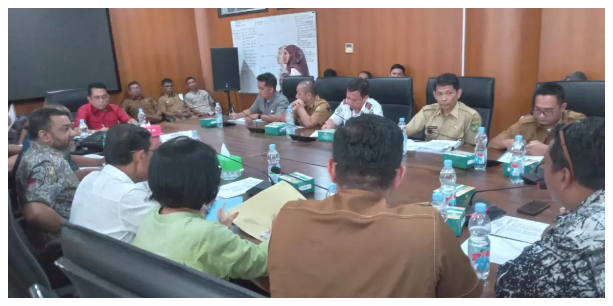 RDP Komisi 4 DPRD Medan berlangsung ricuh, perwakilan perusahaan City View tak hadir alasan sakit mata. (Realitasonline.id/Dok)