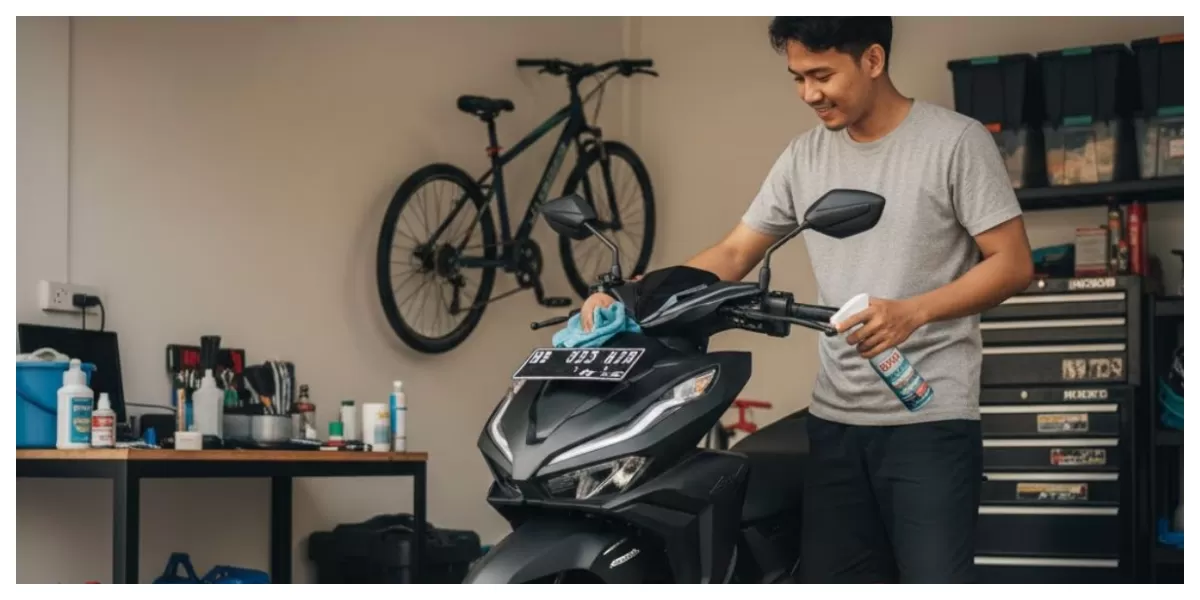Ilustrasi seorang sedang merawat motor (Realitasonline/ canva)