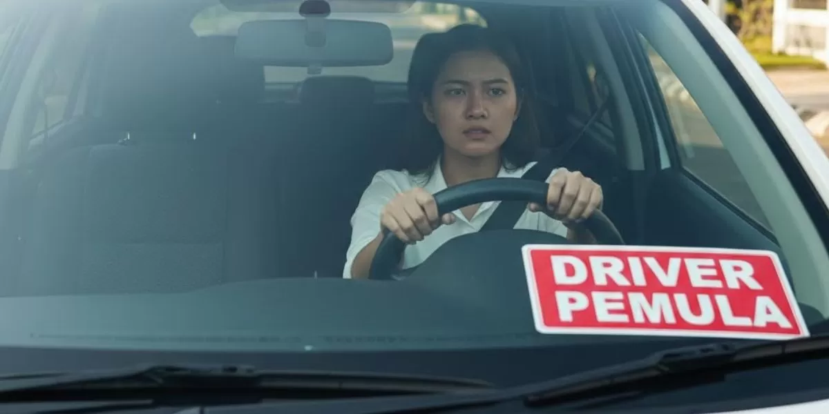 Keterangan foto: Ilustrasi mobil yang dikendarai pemula (Realitasonline/ canva)