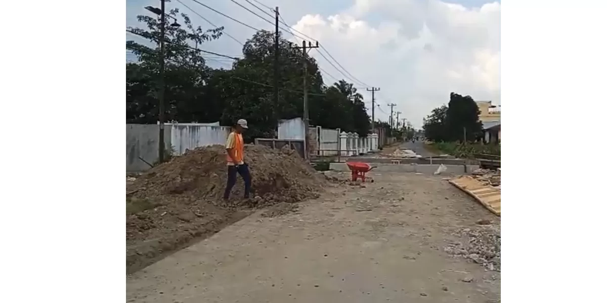 Proyek jembatan di dusun II Desa Tandam Hilir Kecamatan Hamparan Perak Kabupaten Deli Serdang. Realitasonline.id/MA