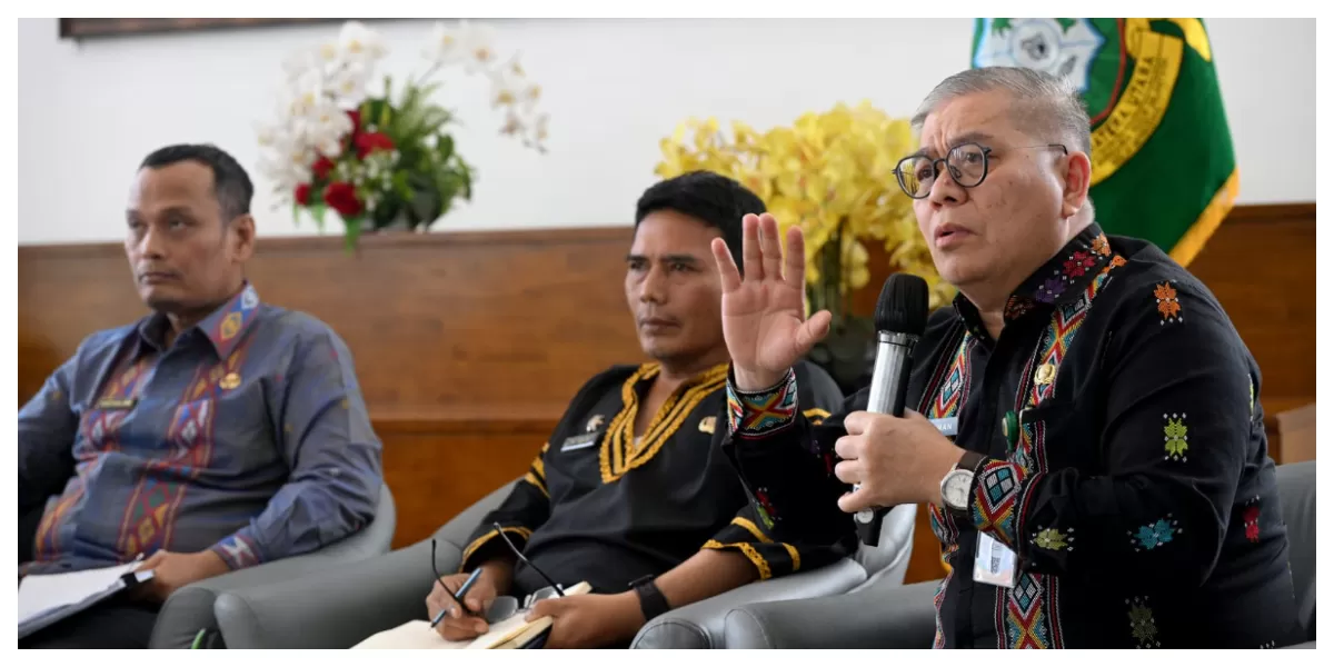 Pemprov Sumut melalui Dinas Kesehatan, BAPPELITBANG, BKAD, Dinas Tenaga Kerja, Dinas PMD dan Catpil, Dinas Sosial, Rumah Sakit Haji Medan, serta Deputi BPJS Wilayah I Sumut-Aceh konferensi pers terkait UHC, Kamis (29/1/2026). (Realitasonline.id/Kominfo Sumut/Fahmi Aulia)