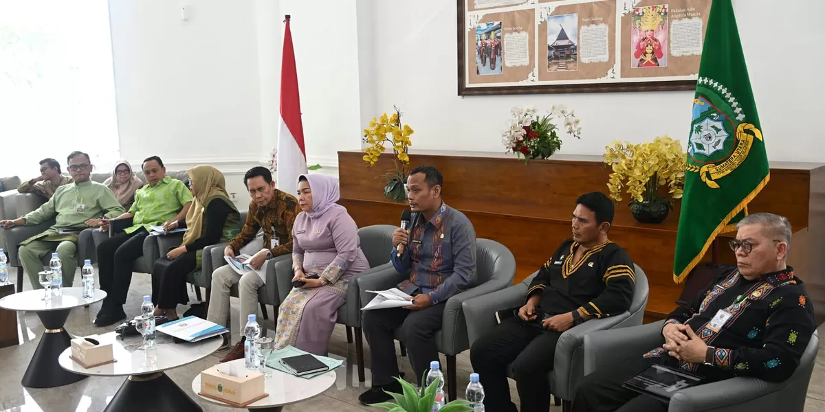Kadisnaker Sumut Yuliani Siregar dalam temu pers