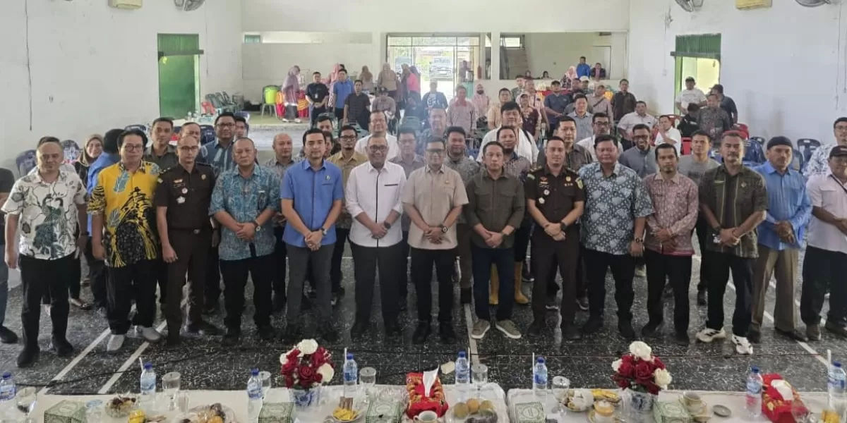 Kajari Munawal Hadi didampingi para Kasi melakukan sosialisasi penerangan hukum (Realitasonline.id/RH)