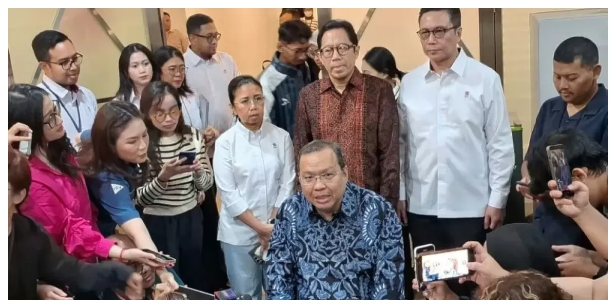 Direktur Utama BEI pada jumpa pers terkait pengunduran dirinya. (Realitasoline.id/Dok)