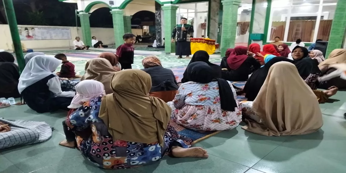 Warga komplek BSP Lubuk Pakam menghadiri peringatan Isra Miraj di Mesjid Al Hidayah (Realitas online.id/zul)